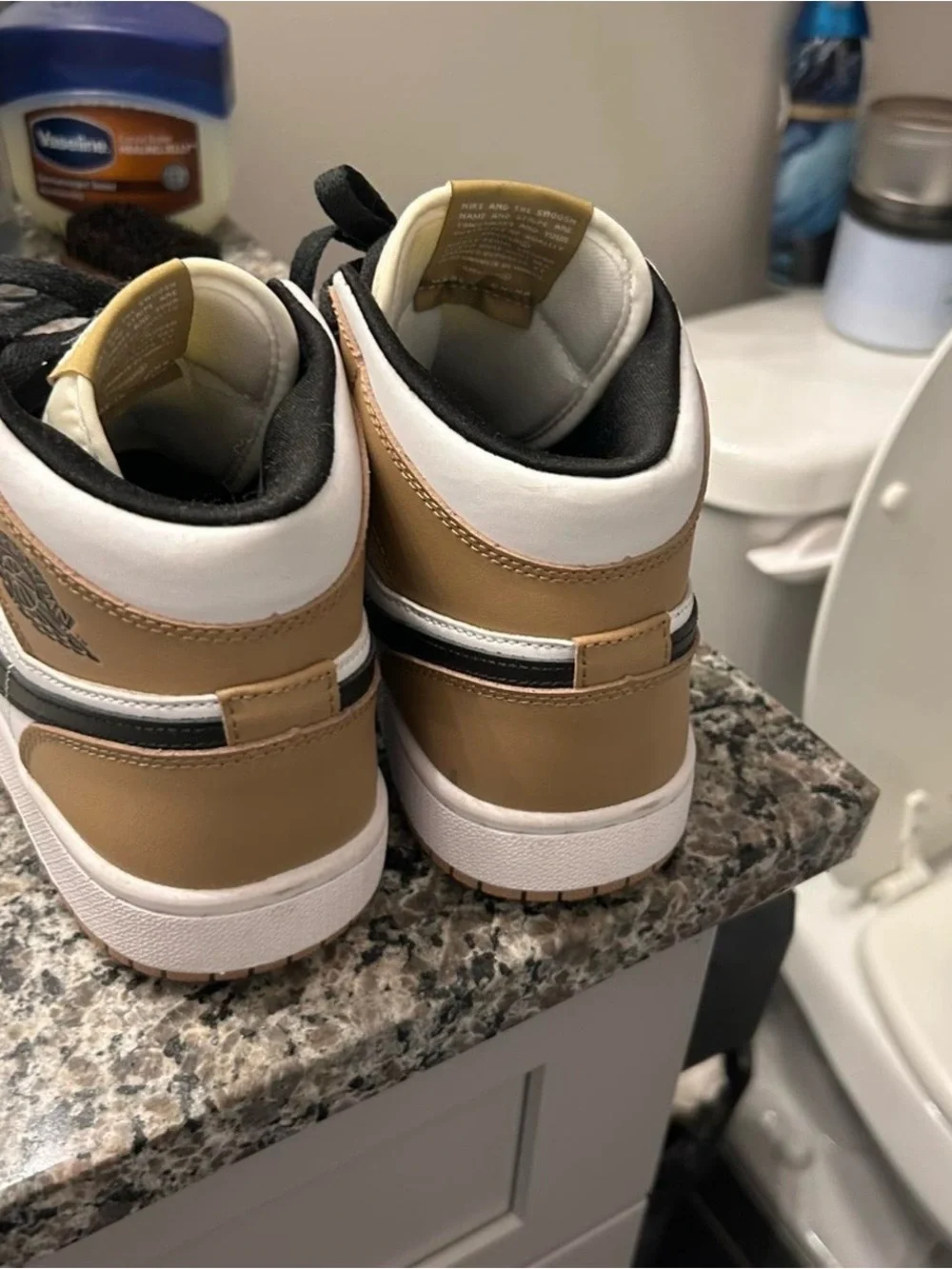 Jordan 1 Mid - Black White Tan